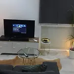 The Penthouse Center 아파트
